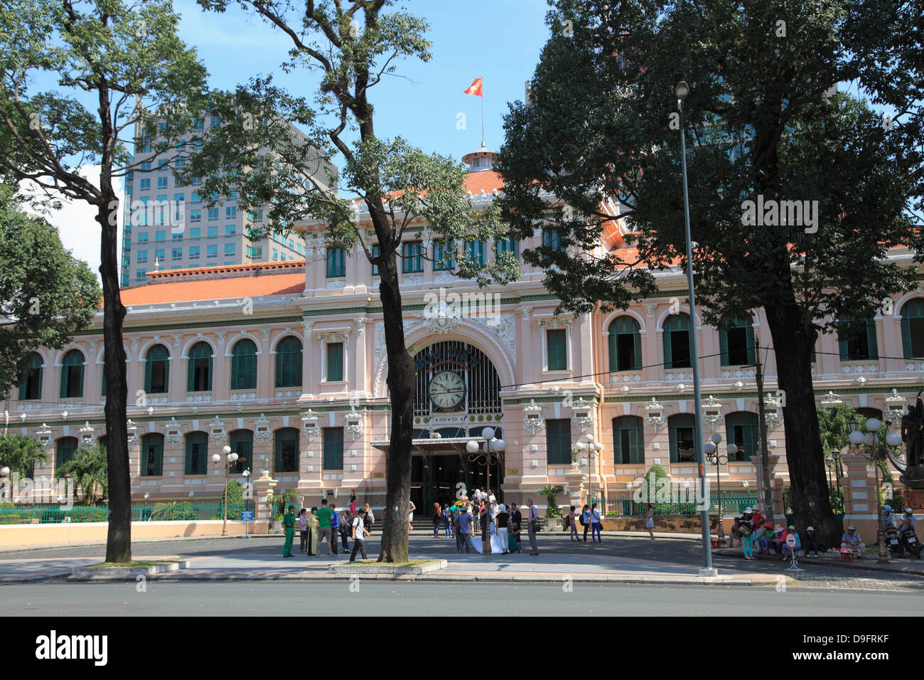 Oficina Central de Correos, en la ciudad de Ho Chi Minh (Saigón), Vietnam, Indochina, en el sudeste de Asia Foto de stock