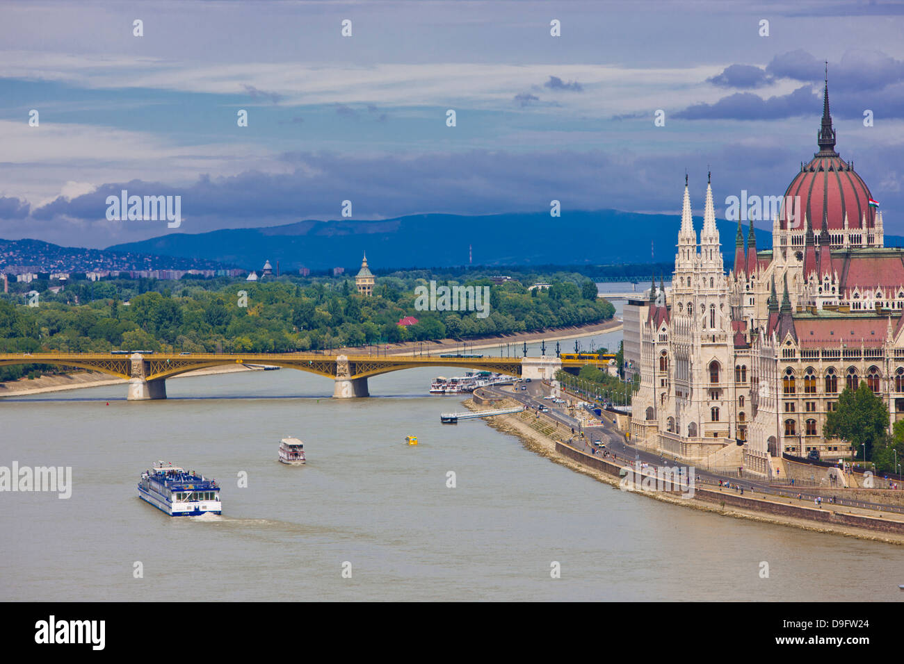 El Parlamento cerca del río Danubio, Budapest, Hungría Foto de stock