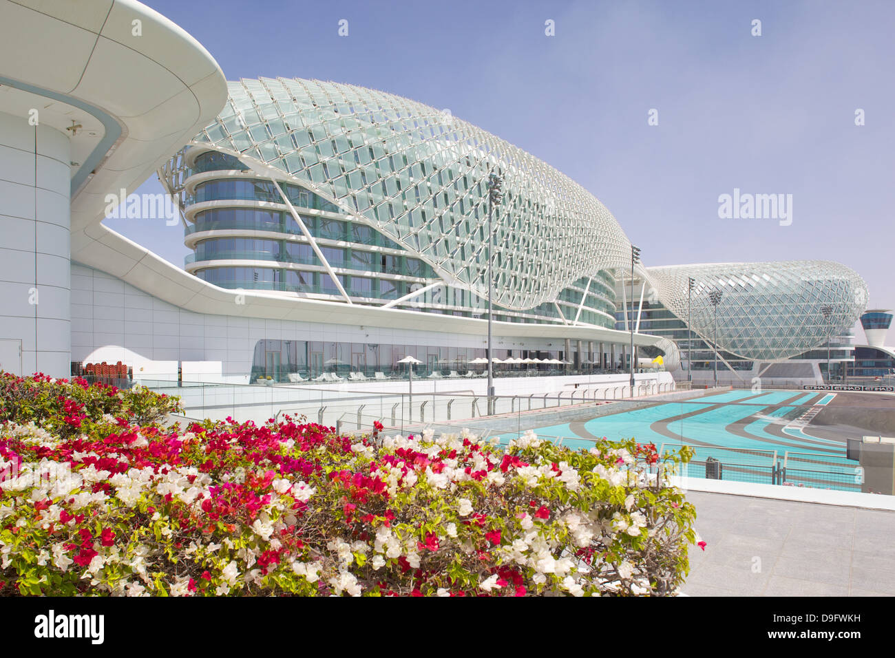 Viceroy Hotel y Fórmula 1 Racetrack, Yas Island, Abu Dhabi, Emiratos Árabes Unidos, Oriente Medio Foto de stock