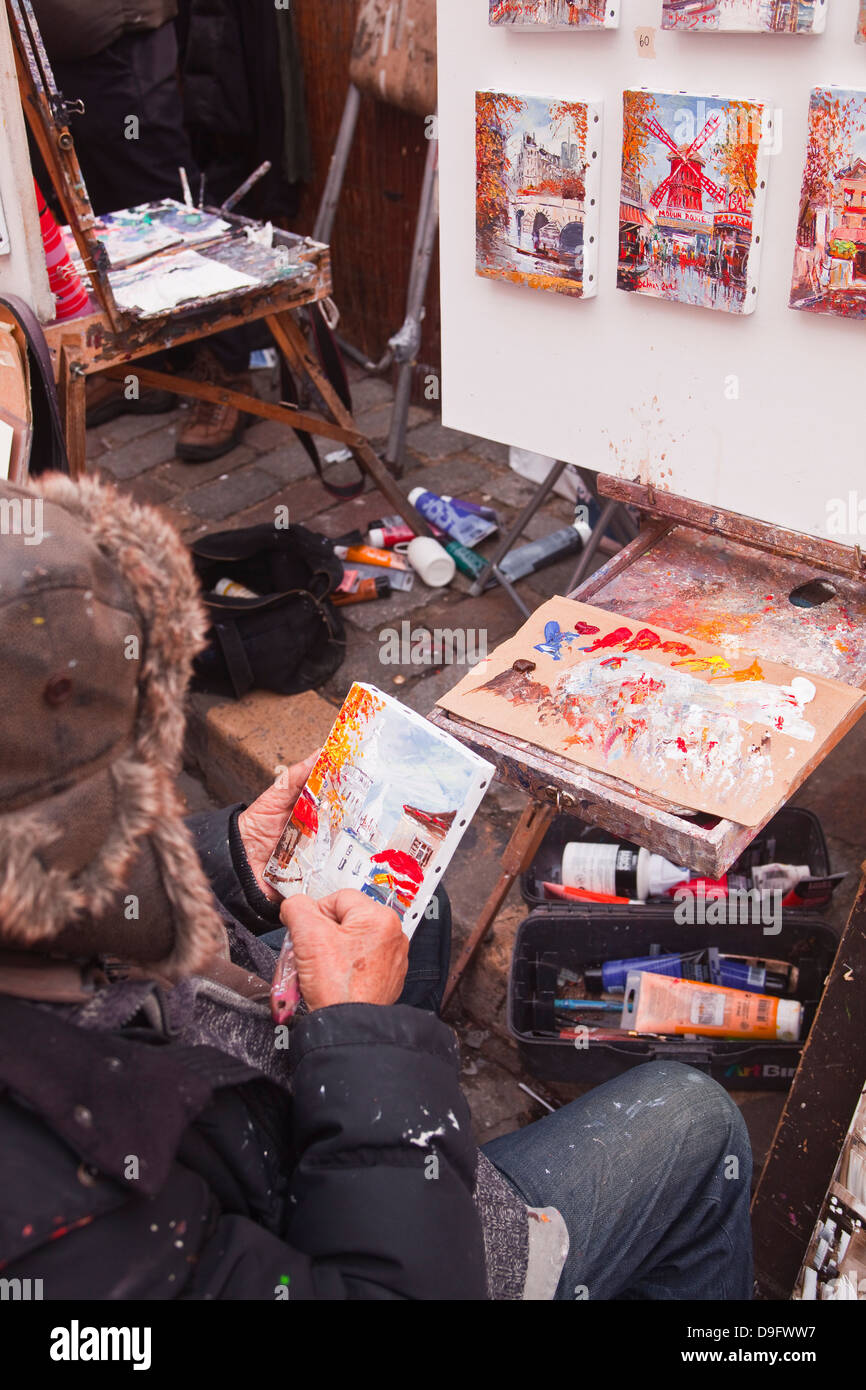 Un artista callejero en el trabajo en la famosa Place du Tertre en Montmartre, Paris, Francia Foto de stock