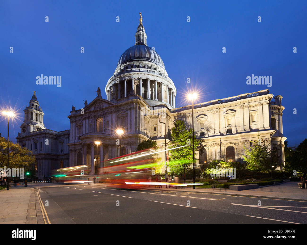 La Catedral de San Pablo, por la noche, Londres, Inglaterra, Reino Unido. Foto de stock