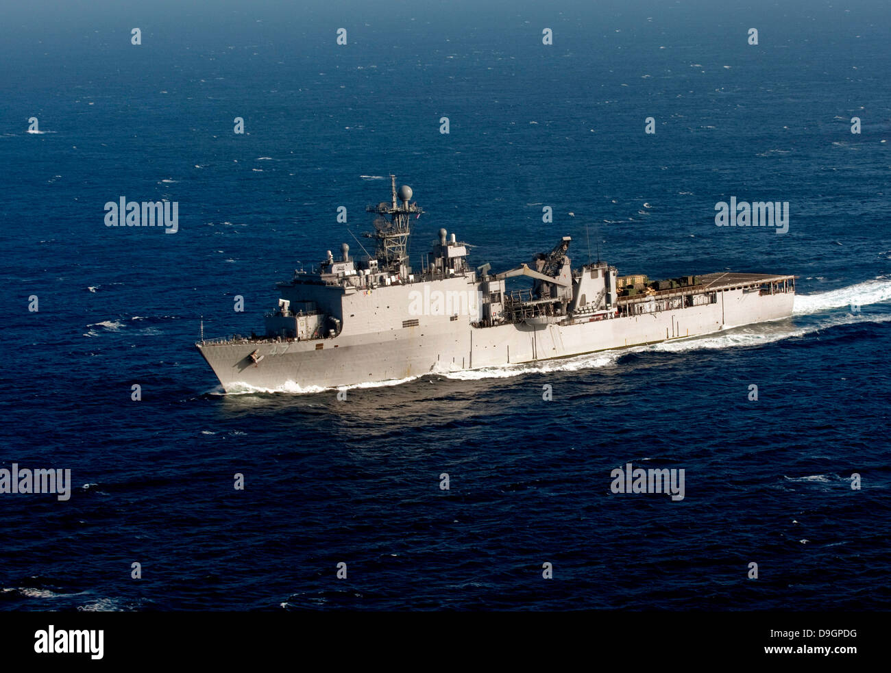 La clase Whidbey Island dock desembarque barco USS Rushmore. Foto de stock