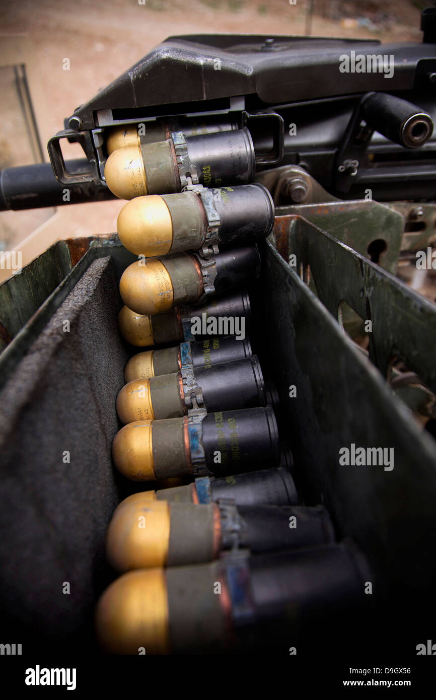 Vinculado rondas de 40mm en una marca de alimentación 19 lanzagranadas. Foto de stock