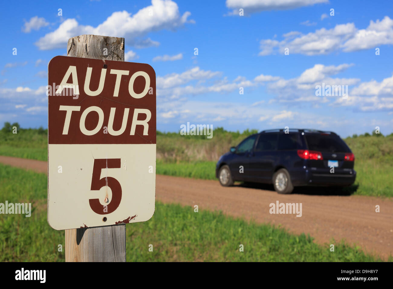 Un tour auto signo es publicado en el Crex Meadows Wildlife Area en el oeste de Wisconsin, EEUU. Foto de stock