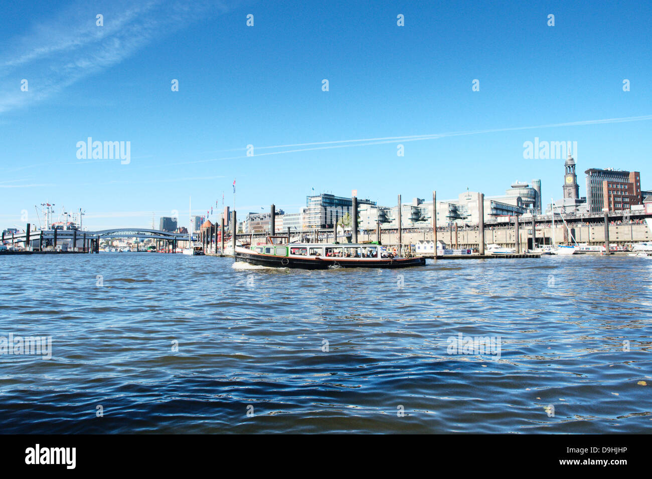 Viaje de ida y vuelta al puerto en el puerto de Hamburgo Foto de stock