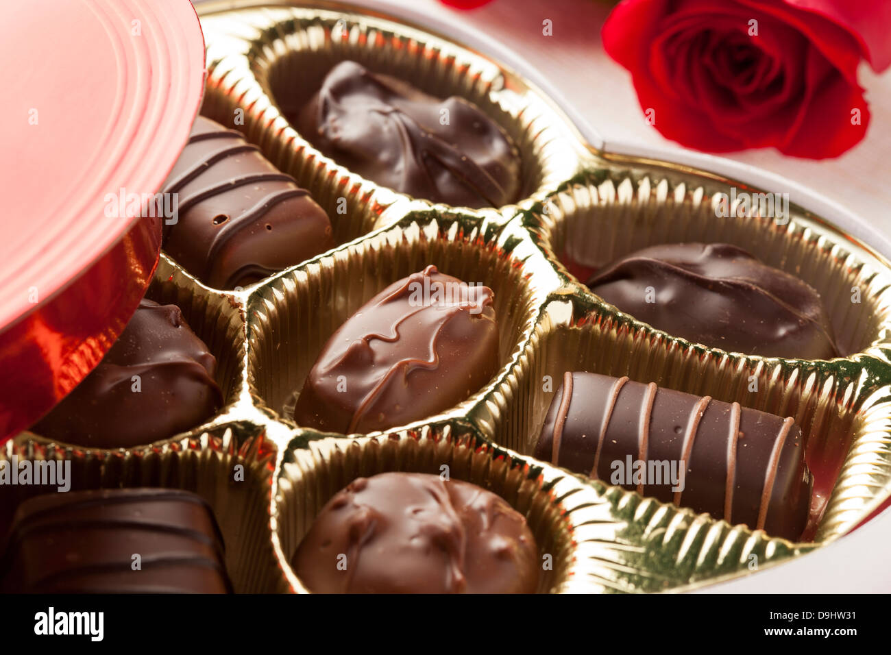Fancy Caja De Chocolates Gourmet Para El Día De San Valentín Fotos