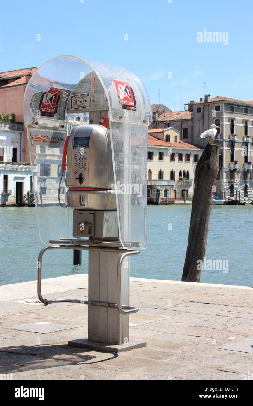 Casilla de teléfono público en Venecia - Puntotel Telecom Italia Italia Foto de stock