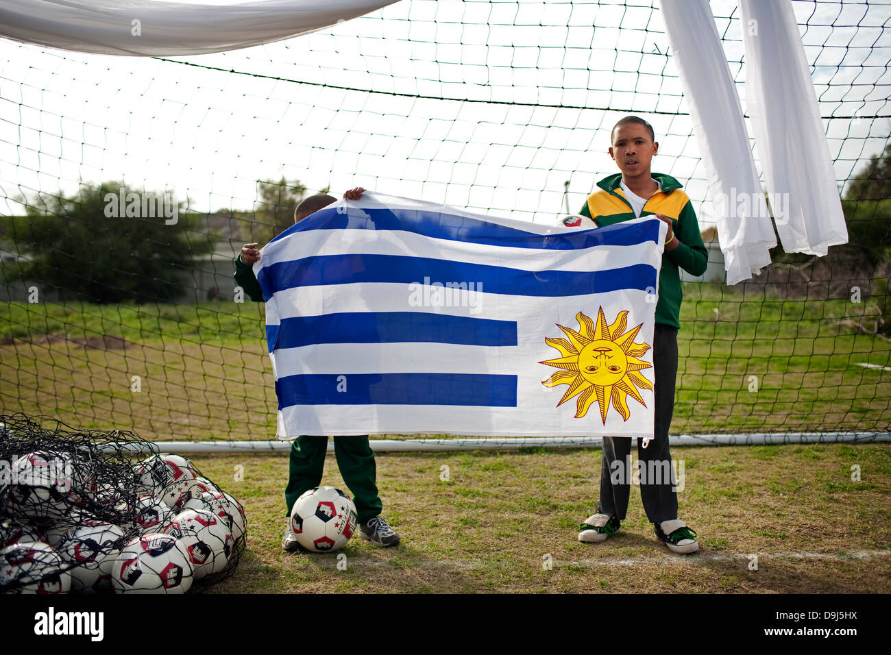Banderas En La Pelota De Fútbol De Uruguay Fotos, retratos, imágenes y  fotografía de archivo libres de derecho. Image 27713572