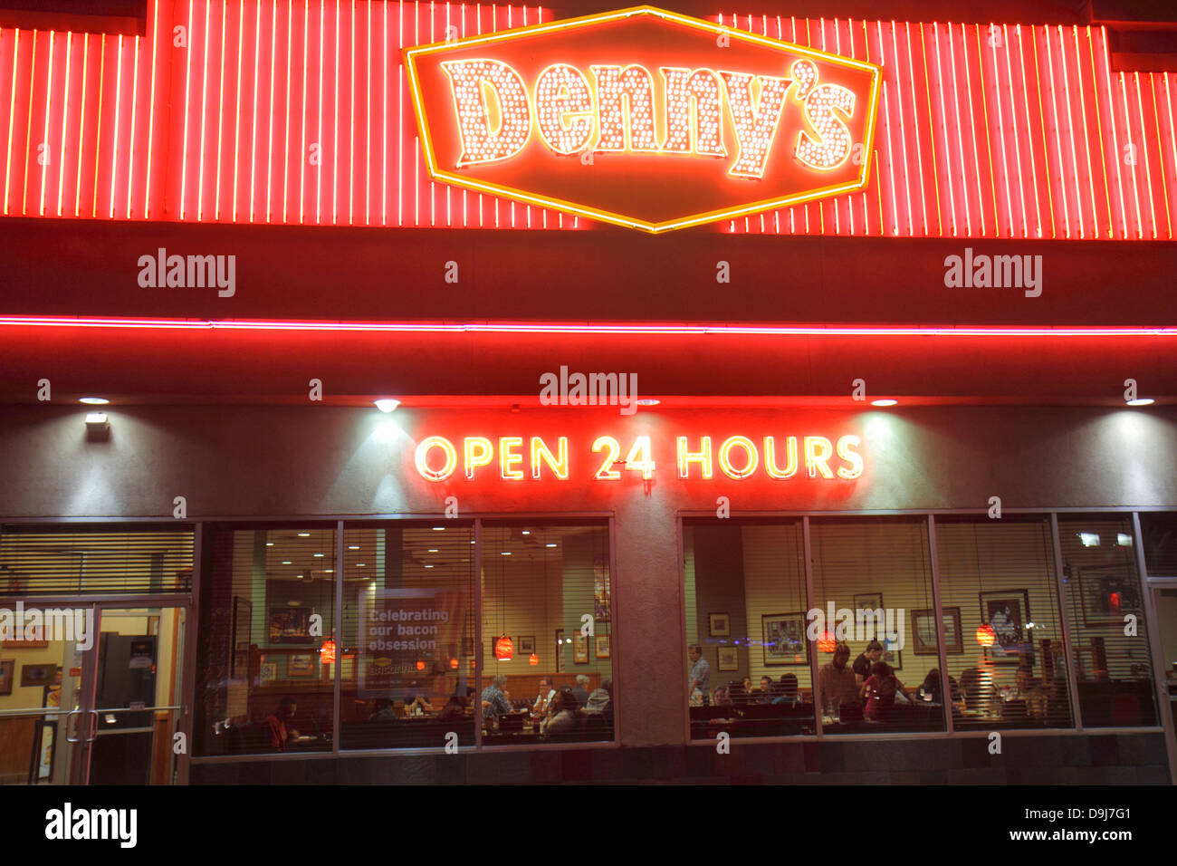 Restaurante abierto las 24 horas fotografías e imágenes de alta resolución  - Alamy