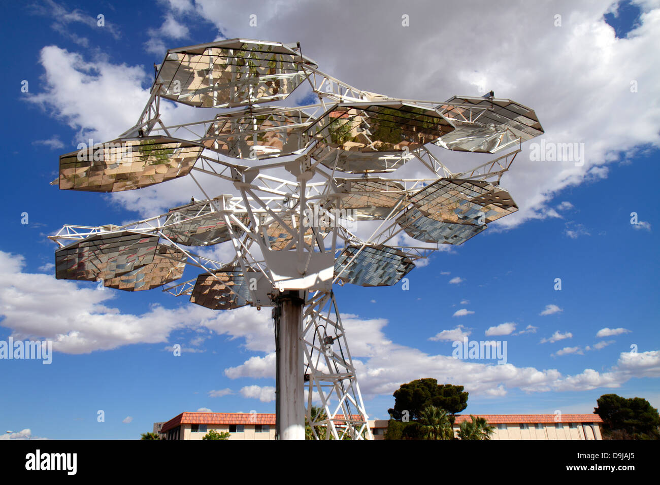 Las Vegas Nevada,UNLV,Universidad de Nevada,Centro de Investigación Energética,Pruebas de tecnología solar,Sistema fotovoltaico concentrado (CPV),NV130401051 Foto de stock