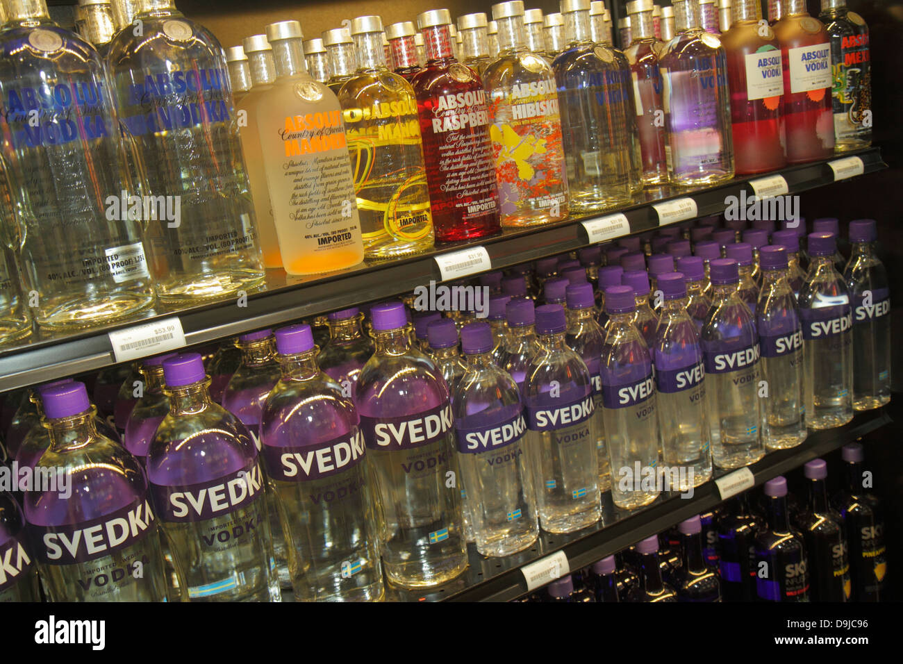 Las Vegas Nevada,Aeropuerto Internacional McCarran,LAS,Biblioteca de  licores,tienda,alcohol,botellas,venta,venta,productos  venta,marcas,venta,Absolut,Sved Fotografía de stock - Alamy