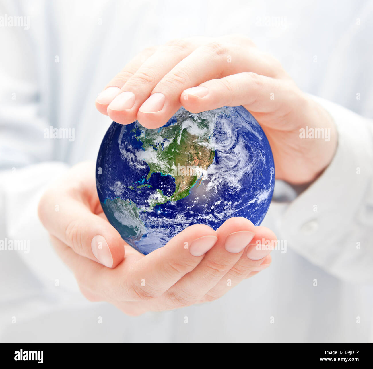 La mano de dios y la tierra fotografías e imágenes de alta resolución