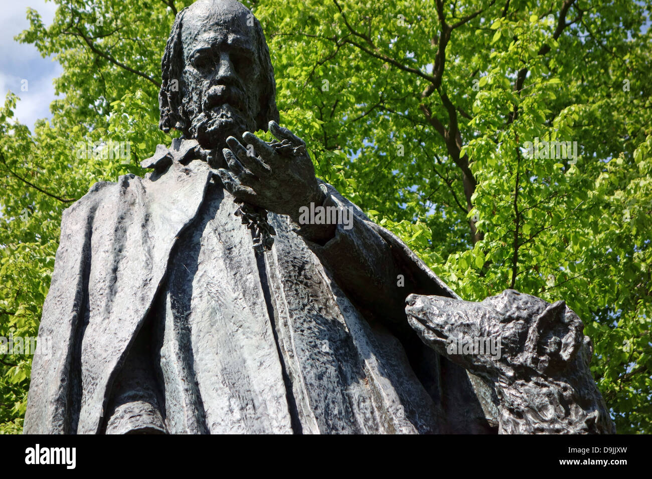 Estatua de Lord Alfred Tennyson en Lincoln, Inglaterra Foto de stock