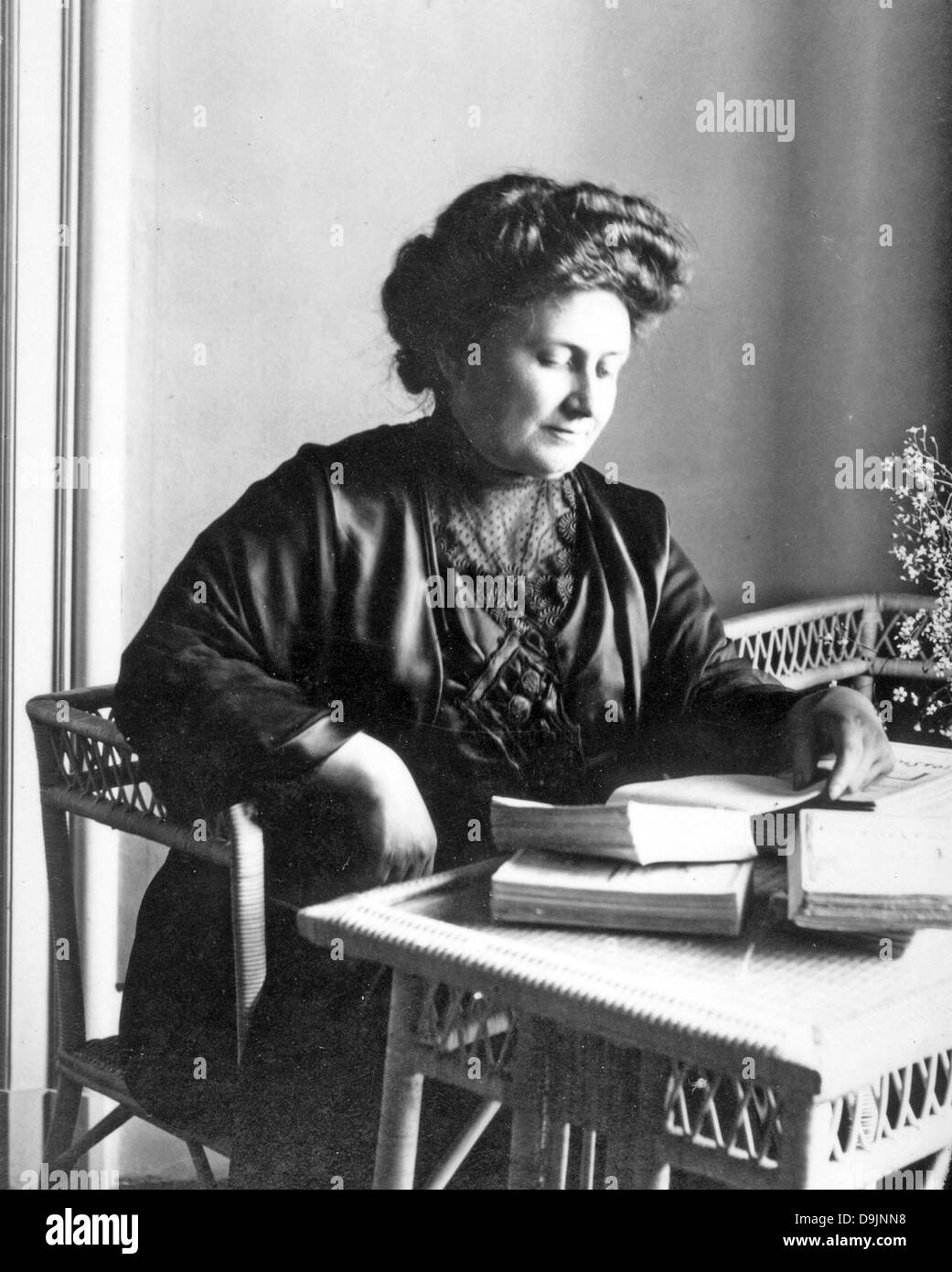 MARIA Montessori (1870-1952), médico italiano y pedagogo acerca de 1914 Foto de stock