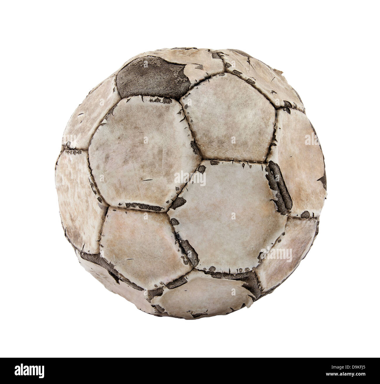 Balón de fútbol antiguo con trazado de recorte Fotografía de stock - Alamy