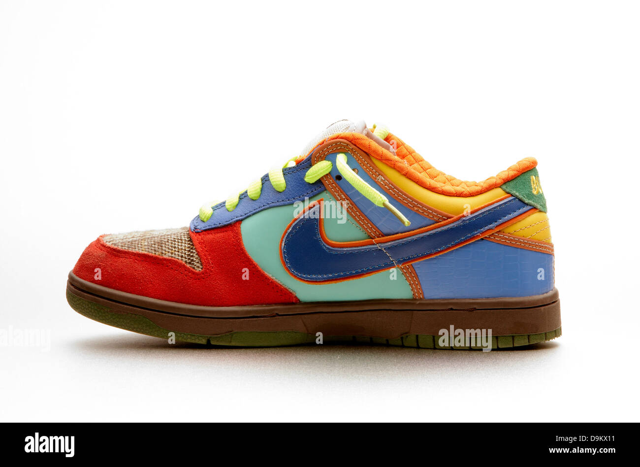 molécula Actual Perder la paciencia Running shoes sneakers nike fotografías e imágenes de alta resolución -  Alamy