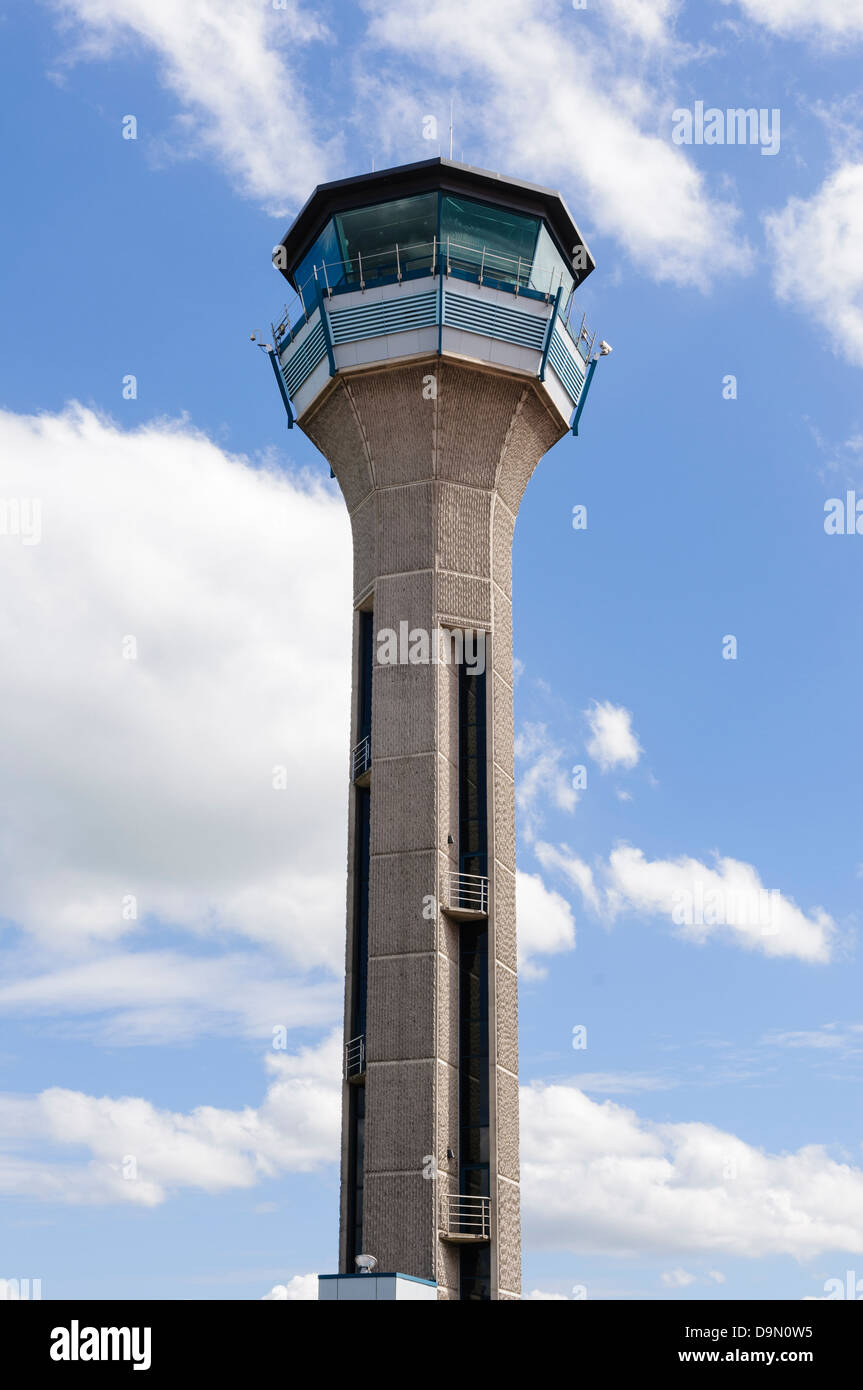 Control de Tráfico Aéreo (ATC) en la Torre de Londres Luton Foto de stock