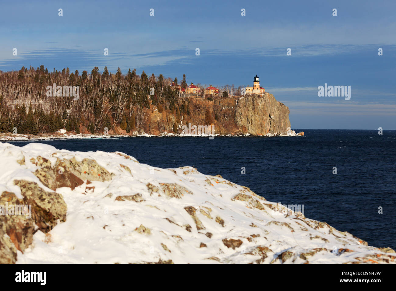 Split Rock Lighthouse en invierno. Costa norte del Lago Superior, Minnesota. Foto de stock