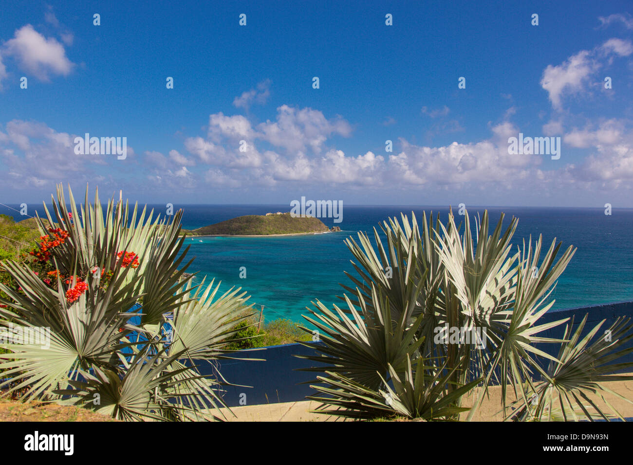 Rendezvous Bay en el lado sur de la isla caribeña de St John en las Islas Vírgenes de EE.UU. Foto de stock