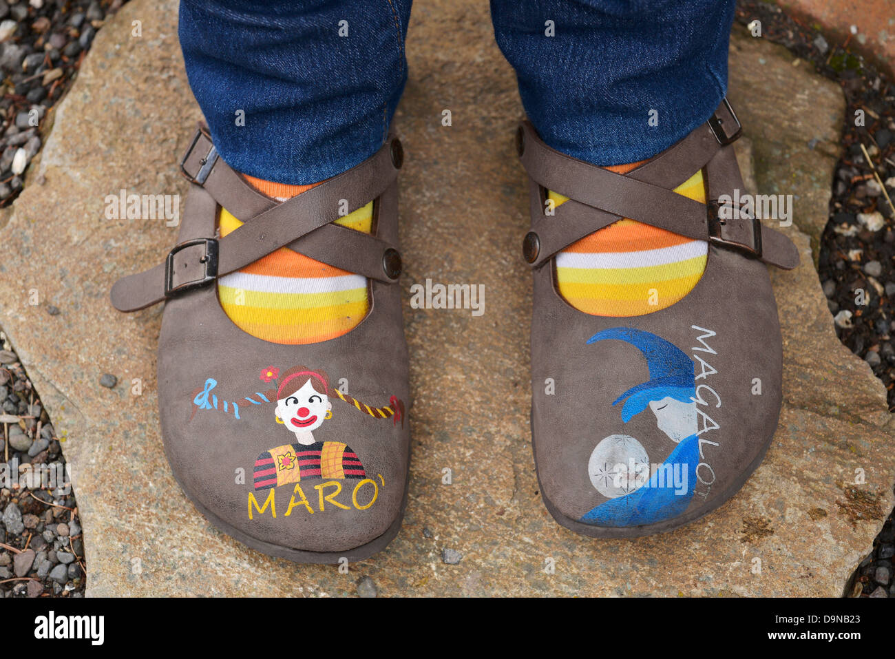 Zapatos pintados a mano fotografías e imágenes de alta resolución - Alamy