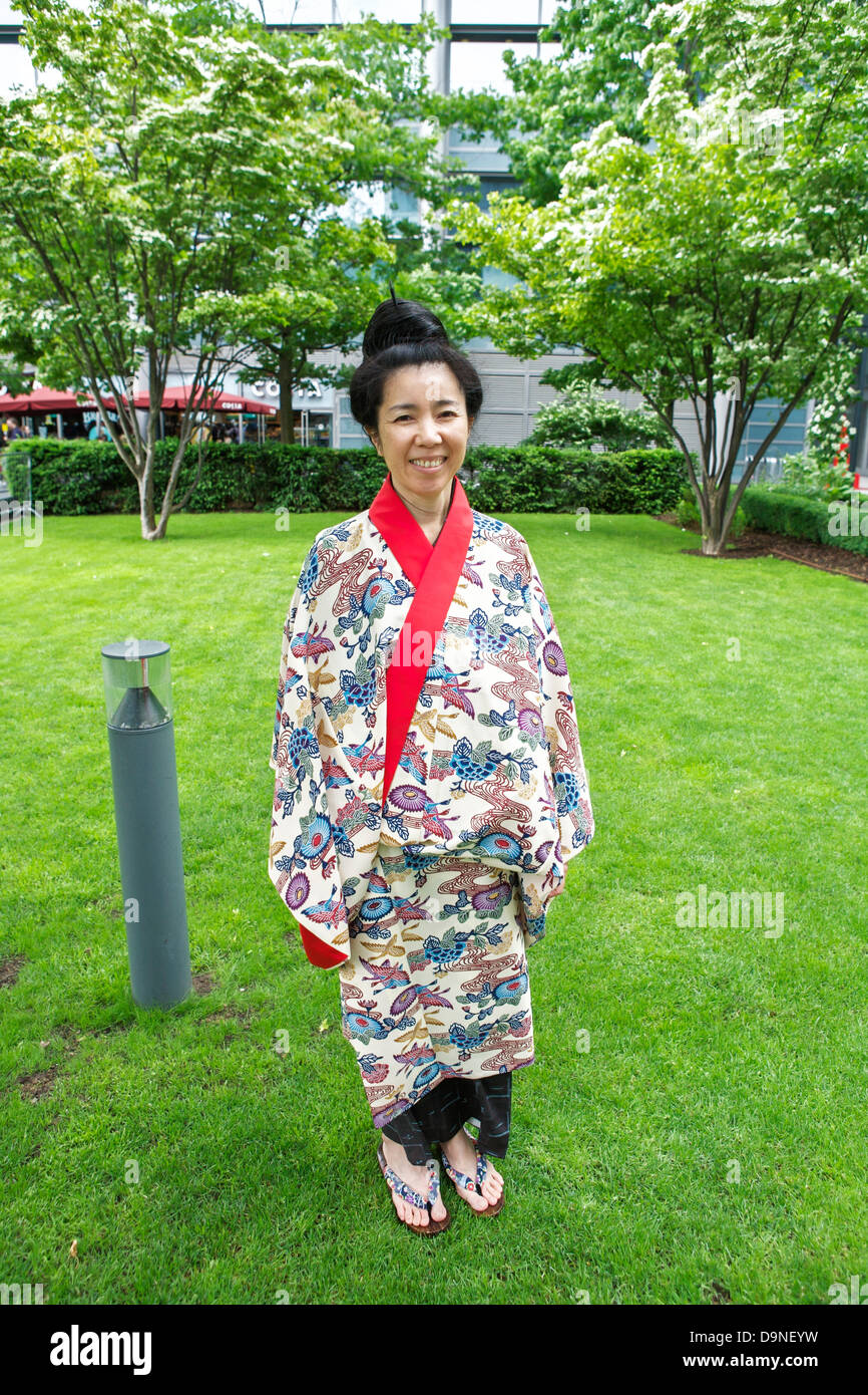 Kimono japones hombre fotografías e imágenes de alta resolución - Página 2  - Alamy