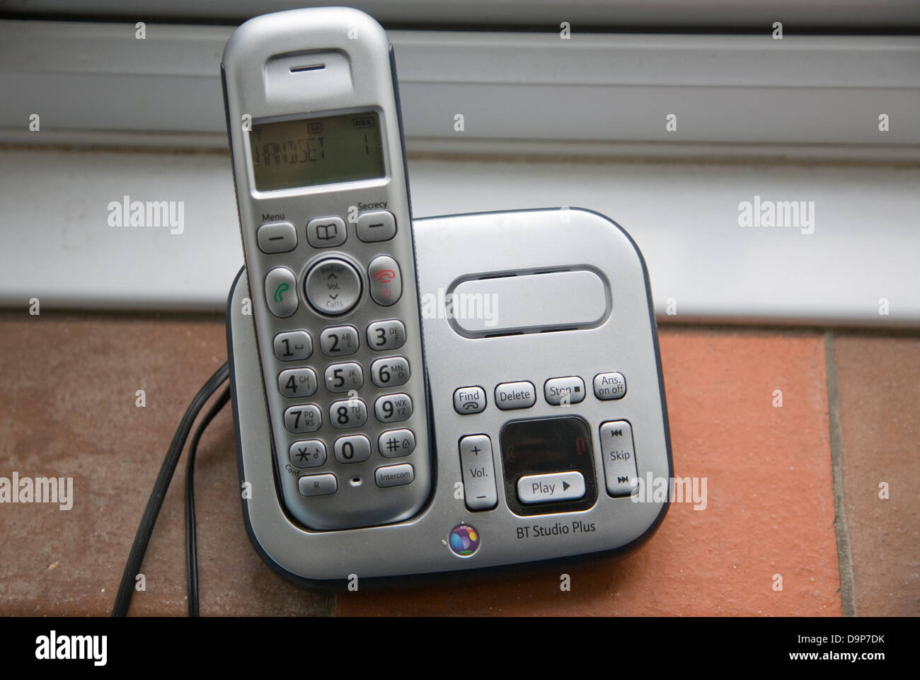 The answering machine fotografías e imágenes de alta resolución - Alamy