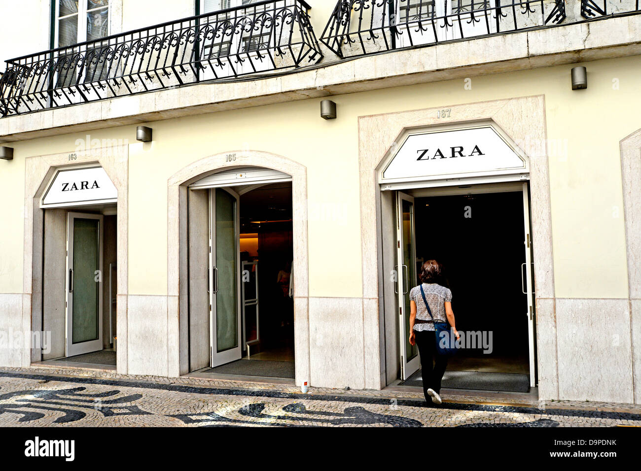 Zara Boutique Lisboa Portugal Fotografía de stock - Alamy