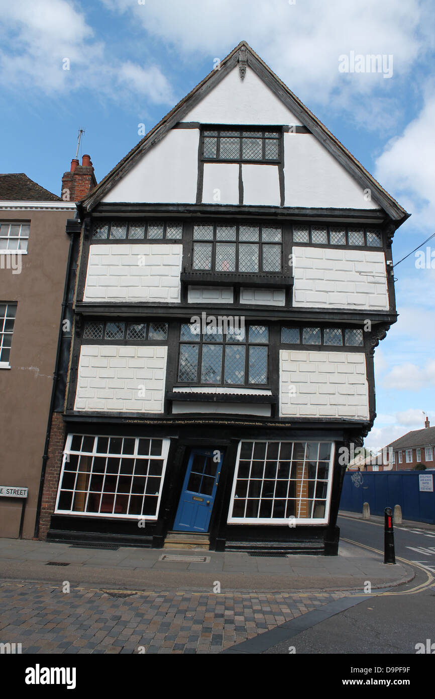 La casa torcida (Sir John casa de niños o de Reyes Galería o Old Kings tienda), 28 Palace Street, Canterbury, Kent Foto de stock