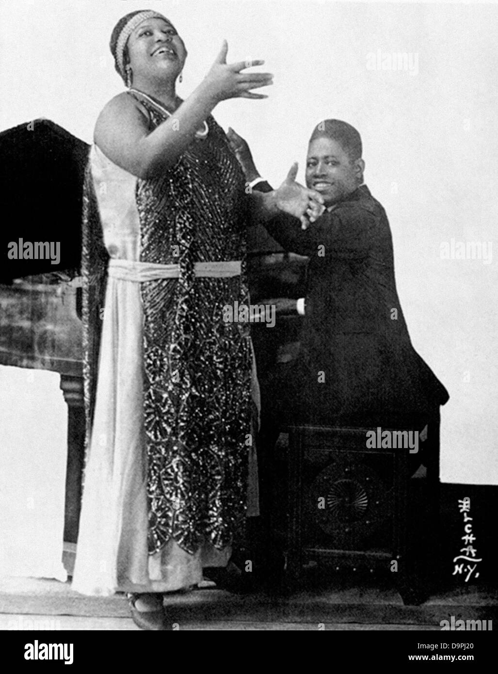 SARA Martín (1884-1955), cantante de gospel y el Blues estadounidense con Clarence  Williams en el piano 1925 Fotografía de stock - Alamy