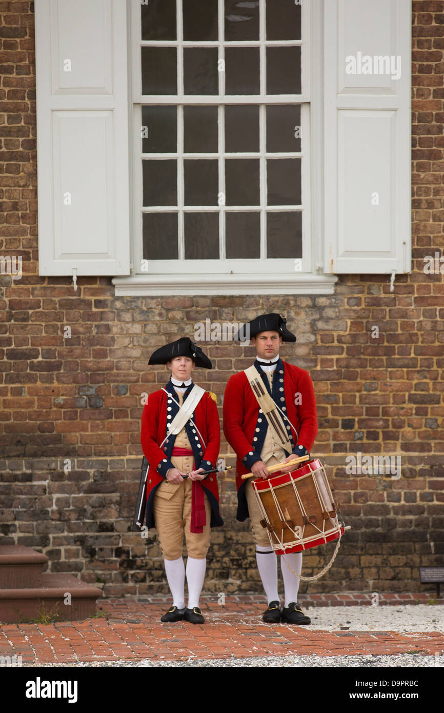 Los soldados de la guerra revolucionaria en Colonial Williamsburg, Virginia, EE.UU. Foto de stock