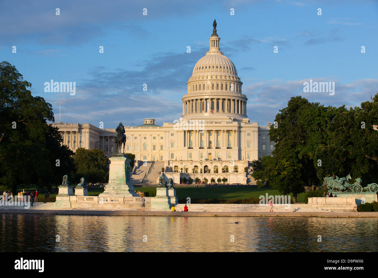 El edificio del Capitolio de EEUU al atardecer, Washington D.C., EE.UU. Foto de stock