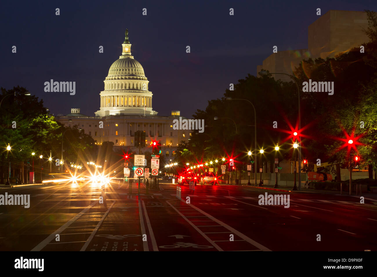 Nosotros en la noche, el Edificio del Capitolio de Washington D.C., EE.UU. Foto de stock