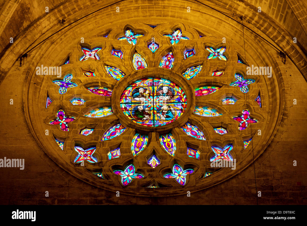 Vidriera de la Catedral de Sevilla, Sevilla, España, la región de Andalucía. Foto de stock