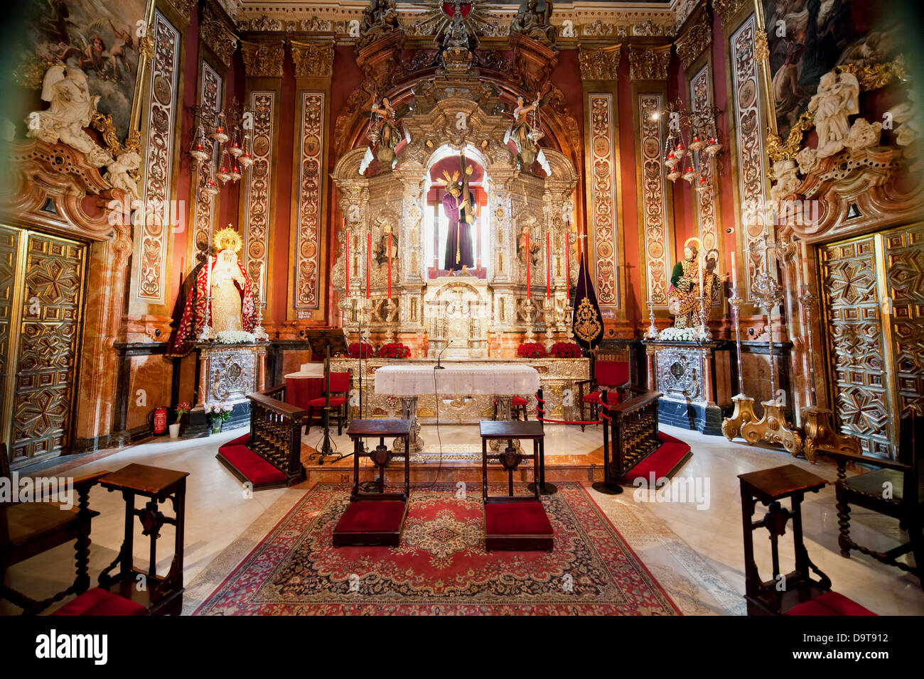 Catedral de Sevilla interior ricamente decorado en Sevilla, Andalucía, España. Foto de stock