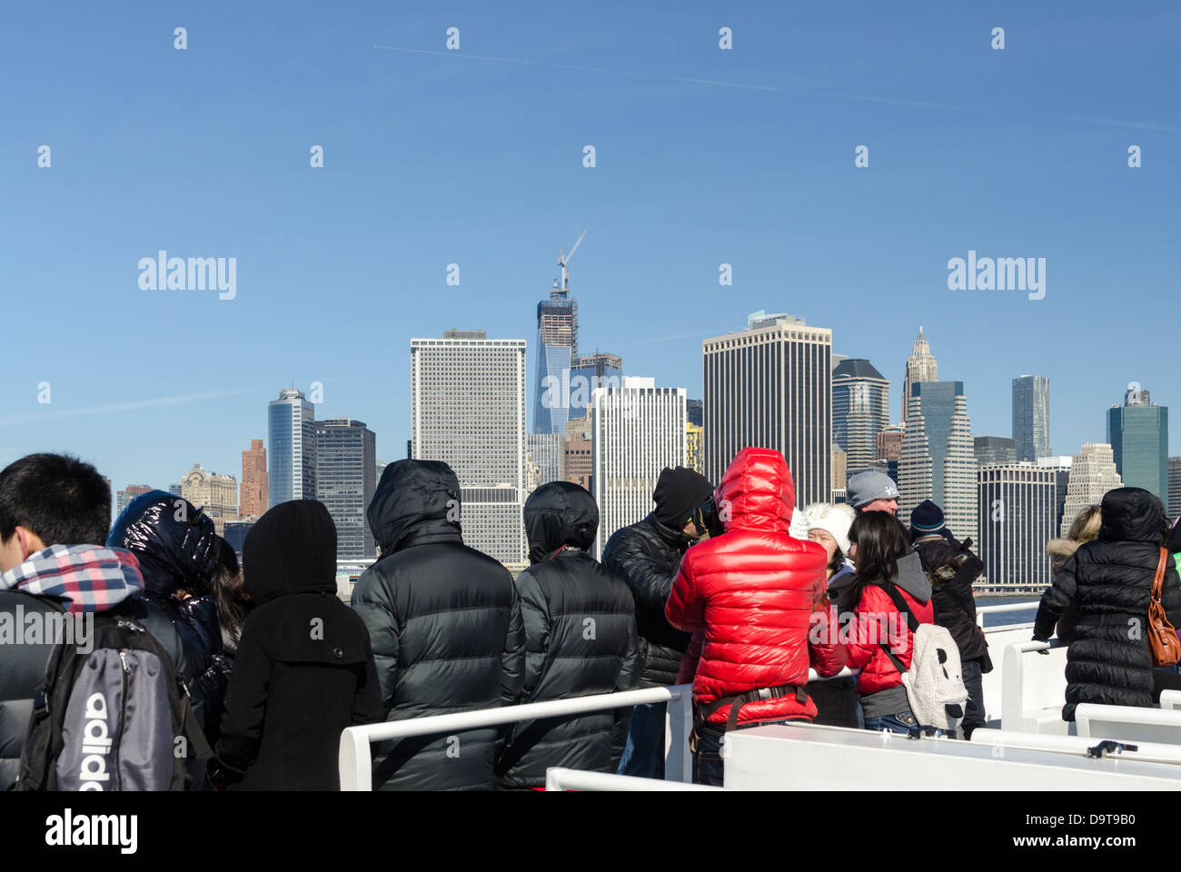Los turistas en un viaje en barco alrededor de la Isla de Manhattan, Nueva York Foto de stock