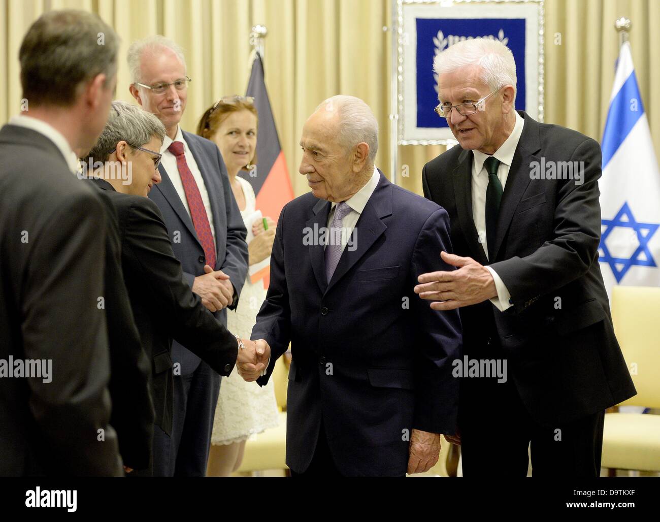 Premier de Baden-Wuerttemberg (BW, L) Winfried Kretschmann ...