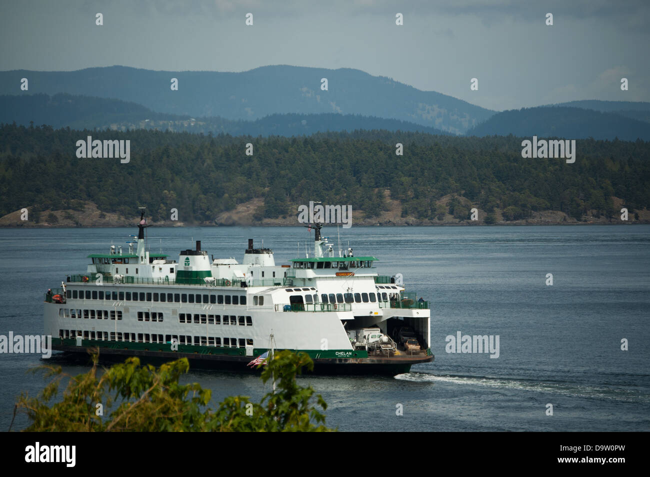 Washington State Ferry partiendo Friday Harbor, la Isla San Juan, Washington. Foto de stock