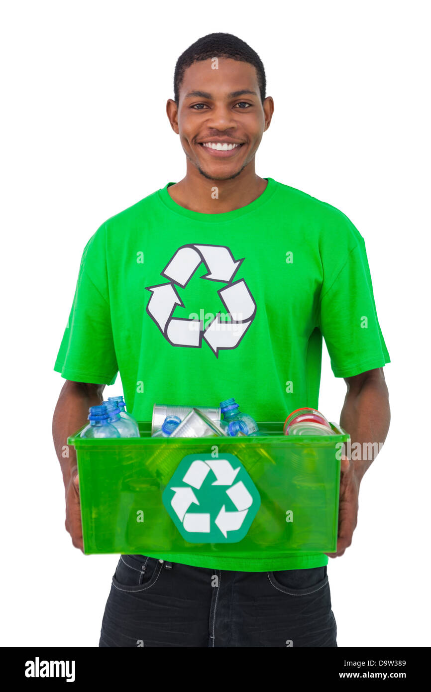 Hombre sujetando la caja de reciclables Foto de stock