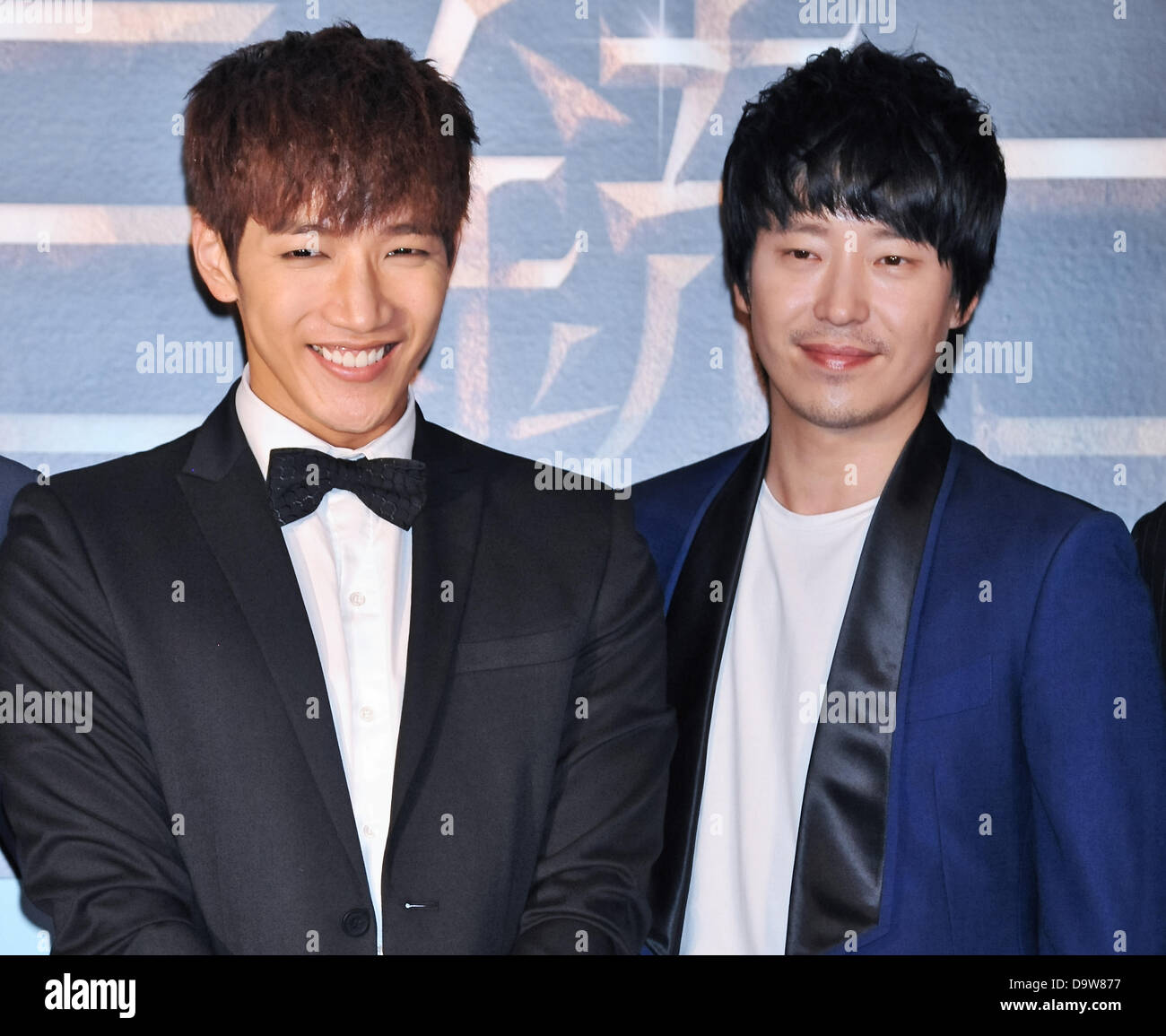Jun K 2pm Y Um Ki Joon Jun 25 13 2pm De Jun K L Y Actor Um Ki Joon Asistir A Una Conferencia De Prensa Para Coreano Musical Los Tres Mosqueteros En Tokio
