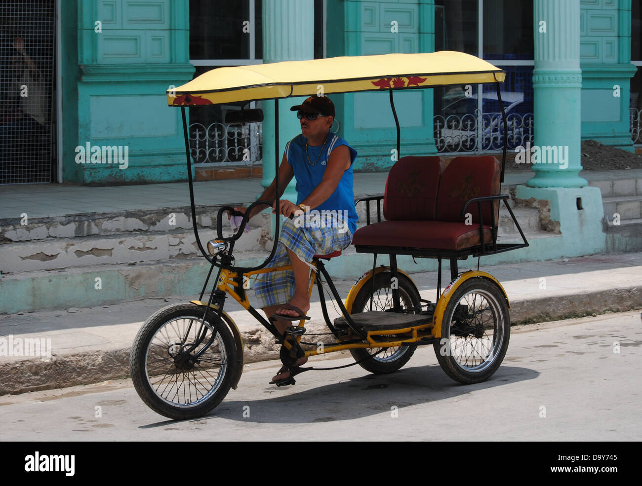 Bicicleta taxi fotografías e imágenes de alta resolución - Alamy