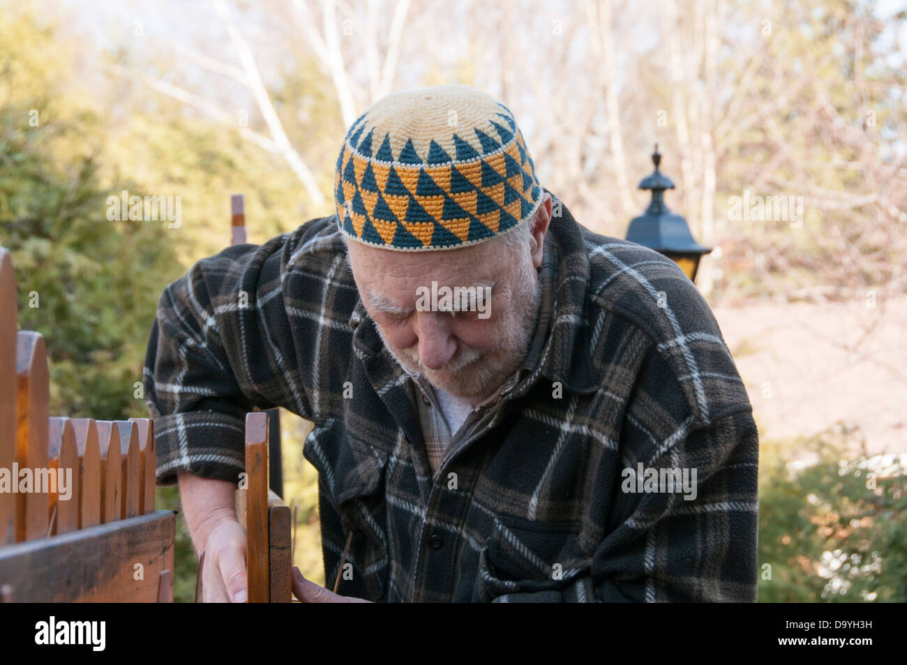 Sombrero kufi fotografías e imágenes de alta resolución - Alamy