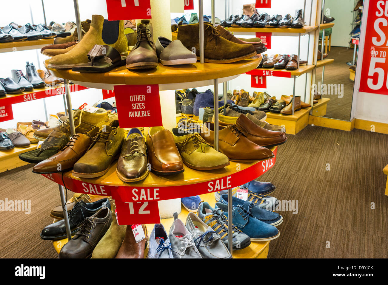 Zapatería interior Fotografía de stock - Alamy
