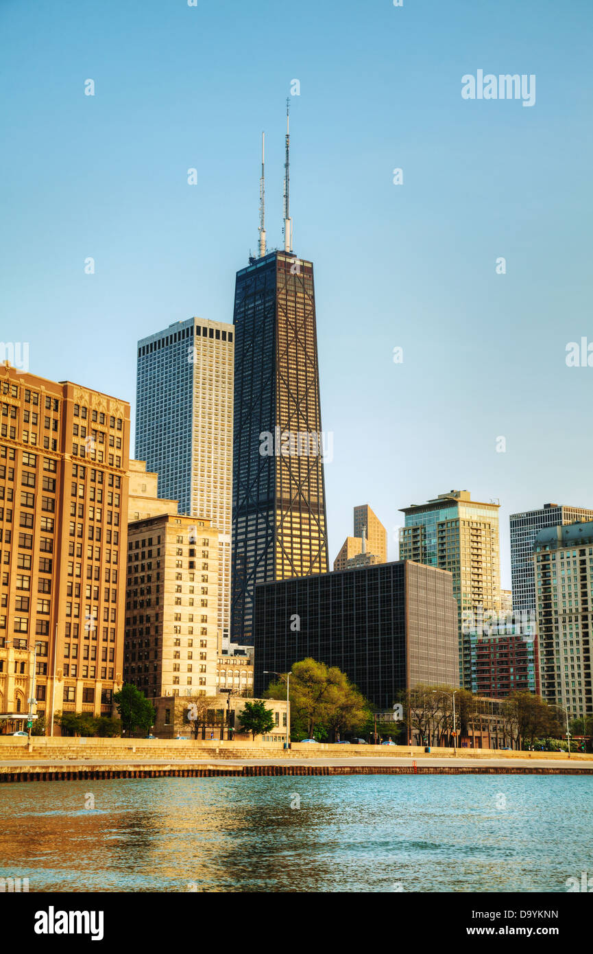 El centro de Chicago con el John Hancock Center Foto de stock