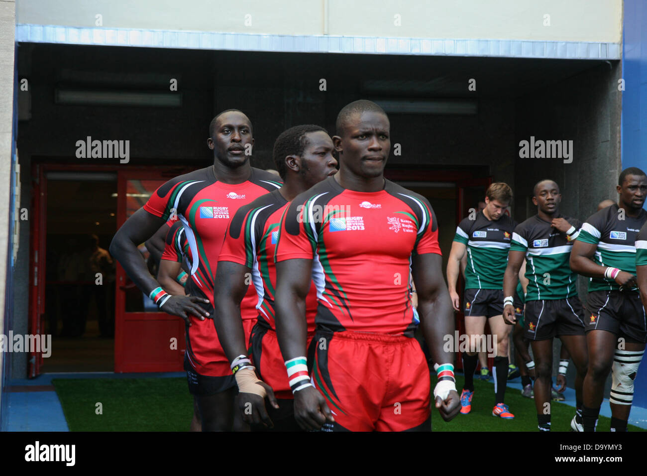 Moscú, Rusia. El 29 de junio de 2013. Kenya Capitán Andrew Amonde preparado  para llevar a su equipo contra Zimbabwe durante la Copa del Mundo de Rugby  en el estadio 7s Luzniki