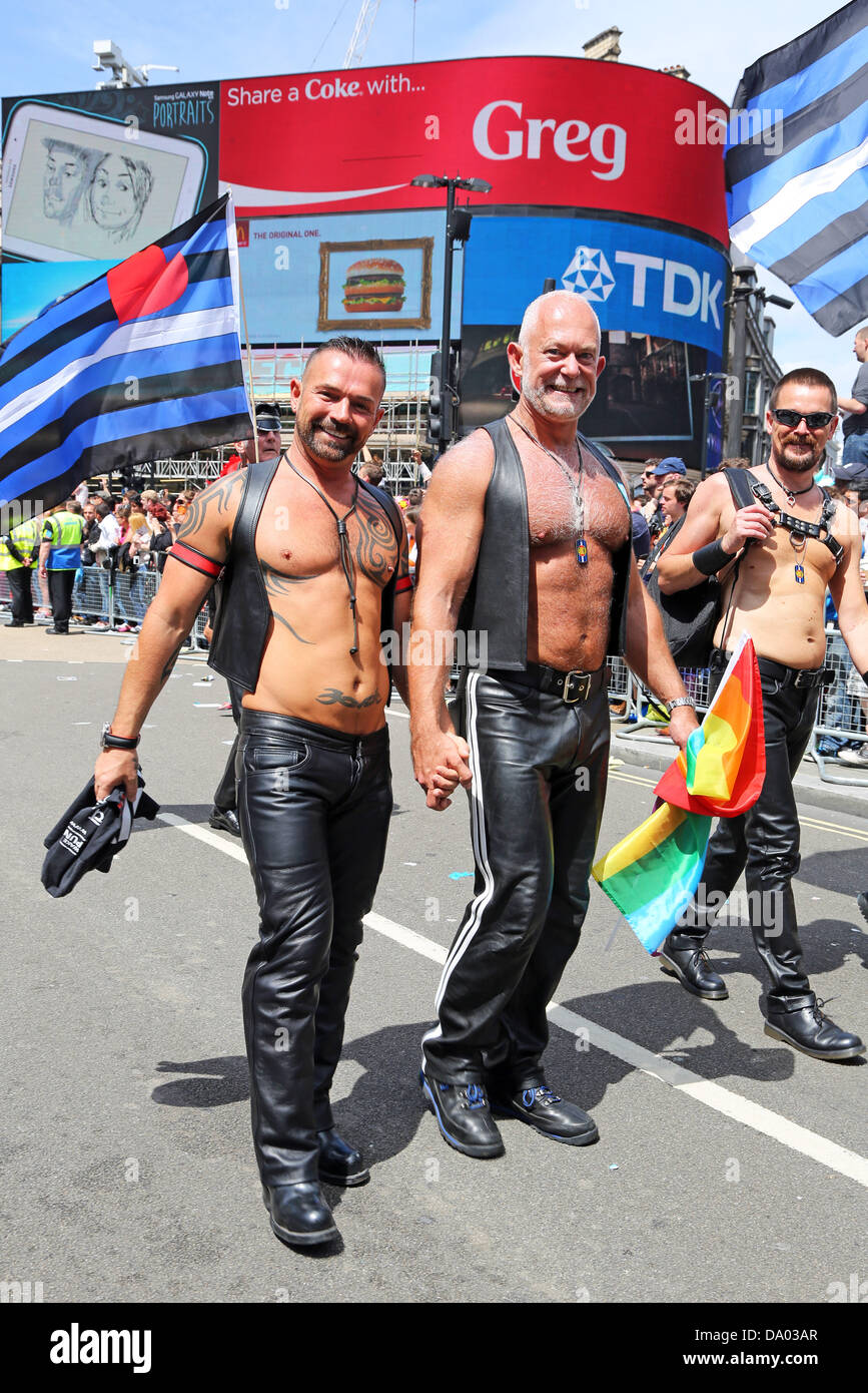 Cuero gay fotografías e imágenes de alta resolución - Alamy