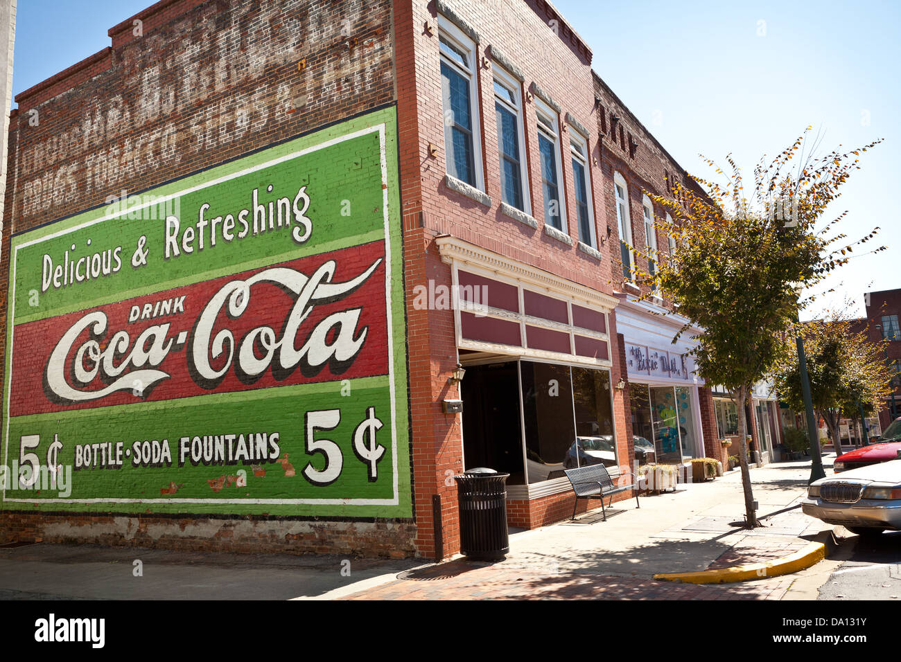 Historic Courthouse Square y CocaCola firmar en Laurens, Carolina del