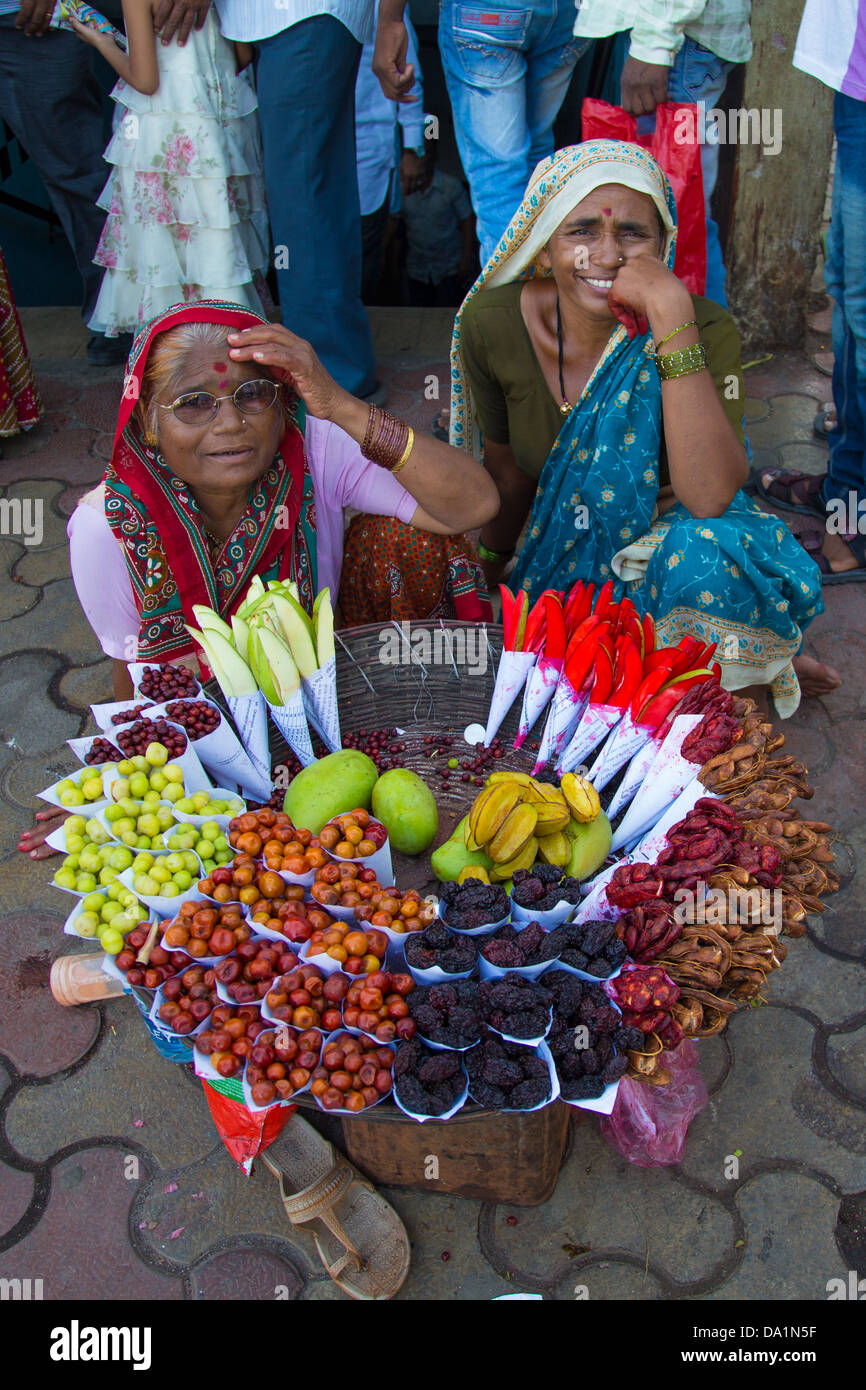 Vendedores de fruta en Mumbai, India Foto de stock