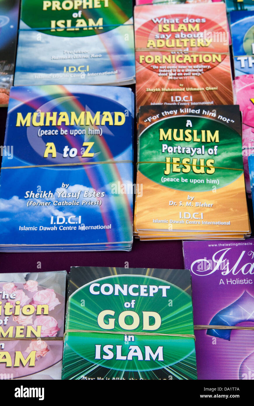 Libros musulmanes islámicos, comprender el Islam. London UK HOMER SYKES Foto de stock