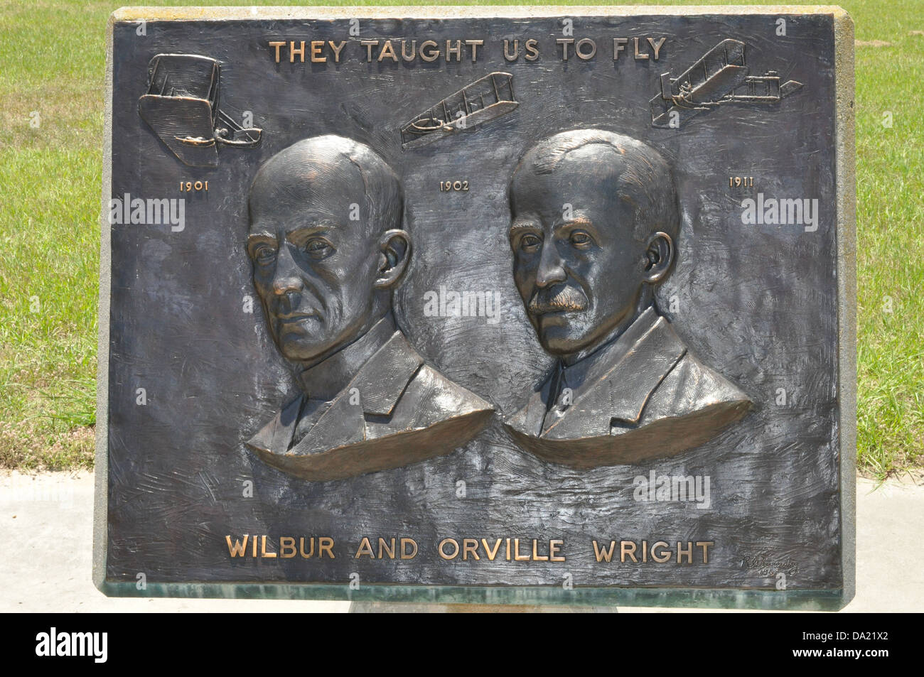 Una escultura de alivio de los hermanos Wright Fotografía de stock - Alamy