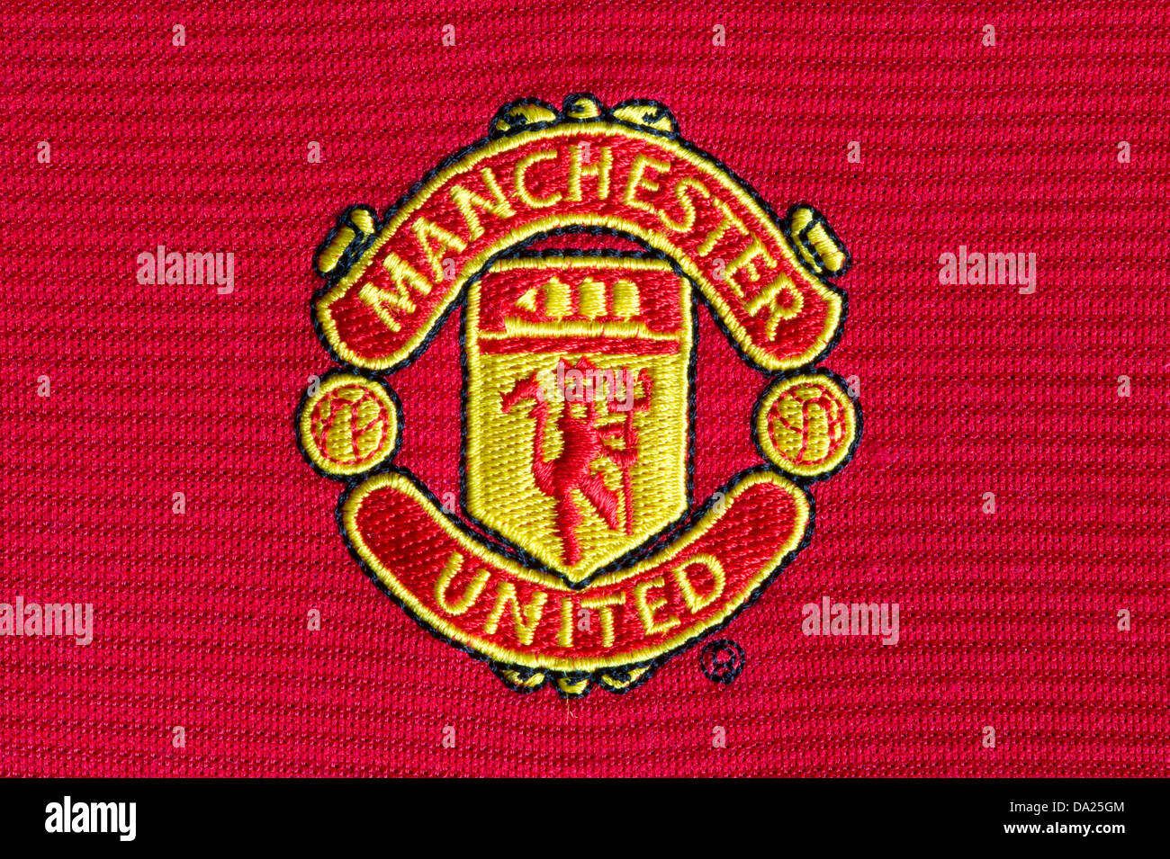El Manchester United Football Club insignia como se ha visto en un juego de jersey (uso Editorial solamente). Foto de stock